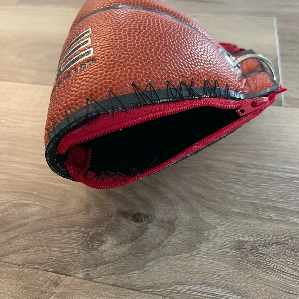 Handmade basketball Clutch - Picture 6 of 12